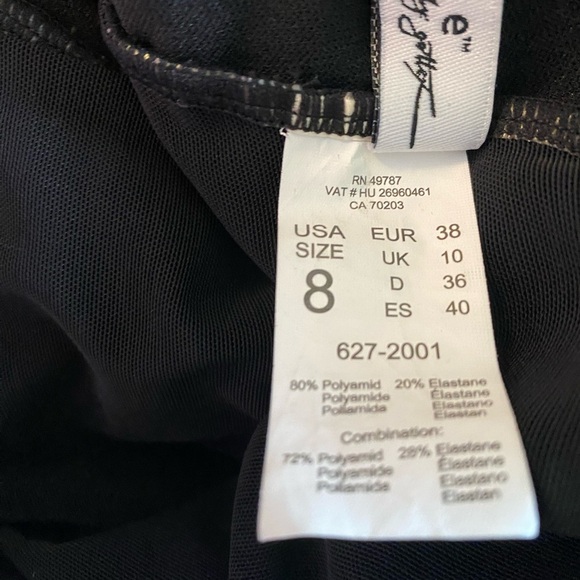 Profile By Gottex Skirted Halter One
Piece Paisley Swimsuit Size 8 - Picture 13 of 13